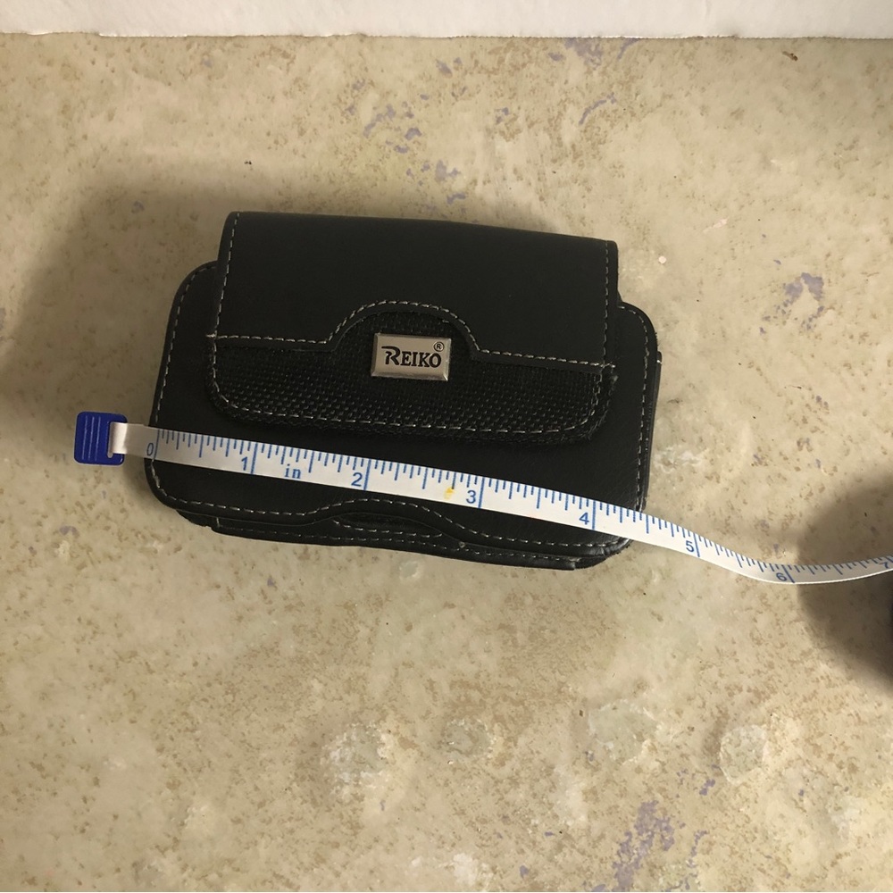 Reiko Small Black Pouch Magnetic Closure - Picture 4 of 5